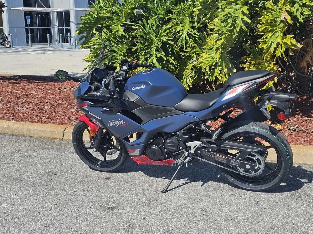 2026 Kawasaki Ninja® 500 Abs Metallic Matte Twilight Blue