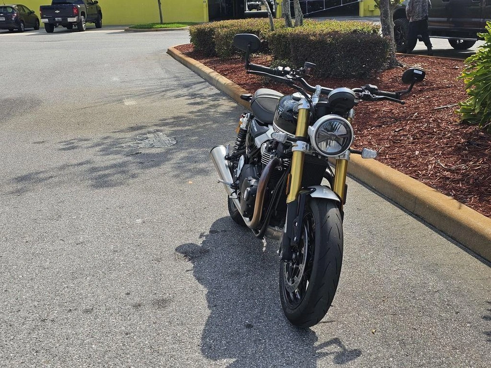 2025 Triumph Speed Twin 1200 Rs Sapphire Black