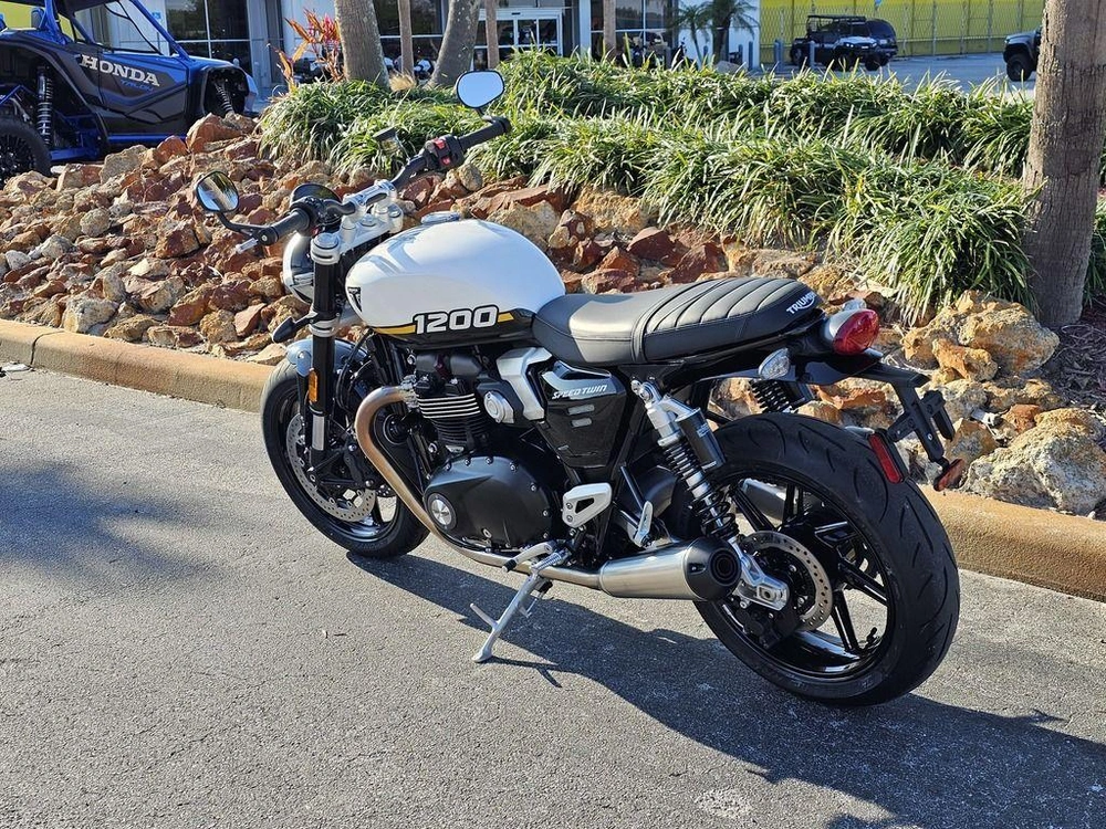 2025 Triumph Speed Twin 1200 Crystal White/sapphire Black