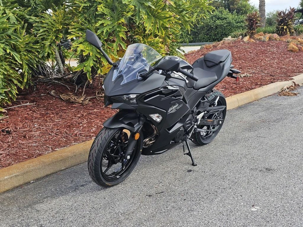 2026 Kawasaki Ninja® 500 Metallic Flat Spark Black