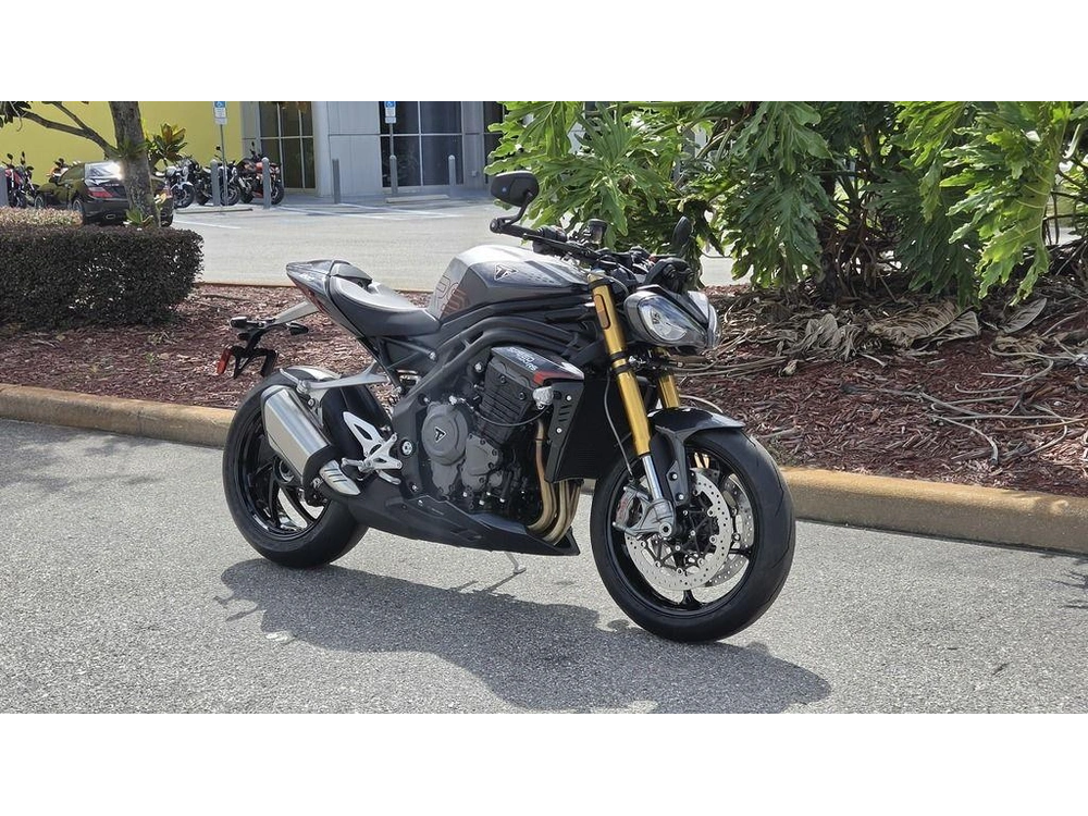 2026 Triumph Speed Triple 1200 Rs Granite/diablo Red