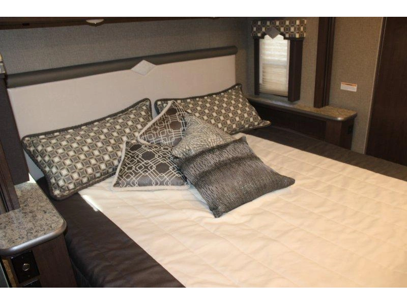 2020 Thor Motor Coach Hurricane 35m