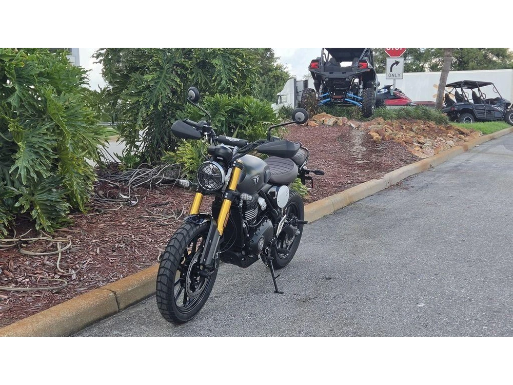 2027 Triumph Scrambler 400 X Matte Pewtergrey/matte Khaki Green