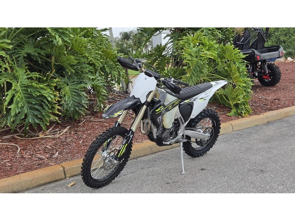 2026 Triumph Tf 450-c Jet Black/ Pure White