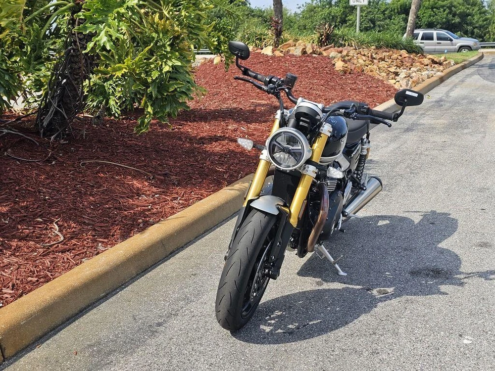 2025 Triumph Speed Twin 1200 Rs Sapphire Black