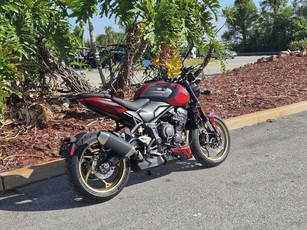 2026 Triumph Trident 800 Carnival Red