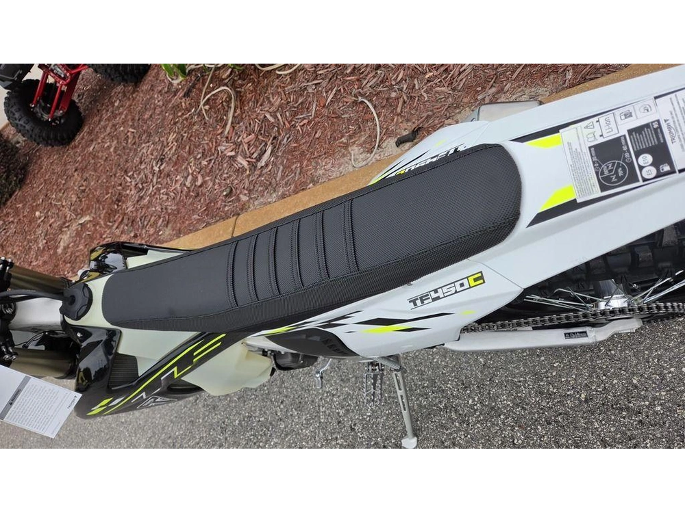 2026 Triumph Tf 450-c Jet Black/ Pure White