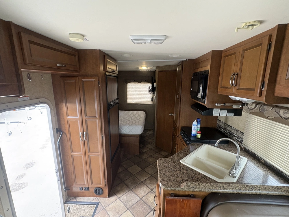2014 Ford E-350 Four Winds 26a