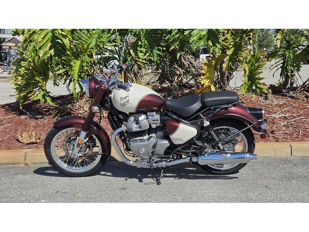2026 Royal Enfield Classic 650 Vallam Red