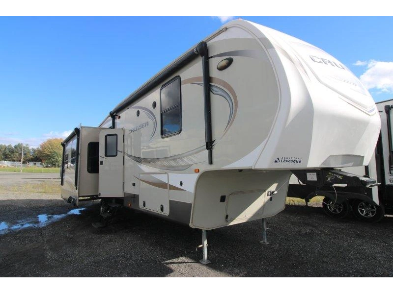 2015 Crossroads Cruiser 333rl alt