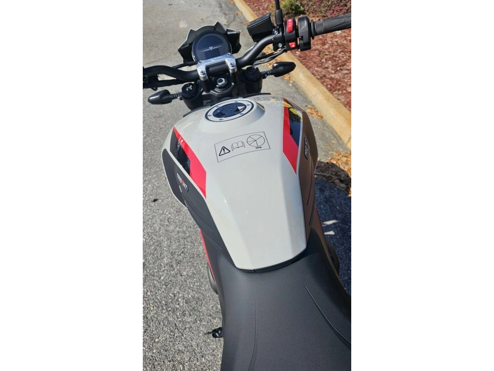 2026 Triumph Trident 800 Ash Grey