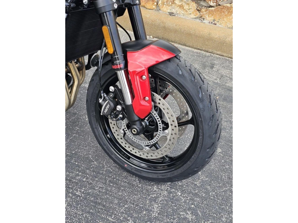 2025 Triumph Trident 660 Diablo Red/sapphire Black