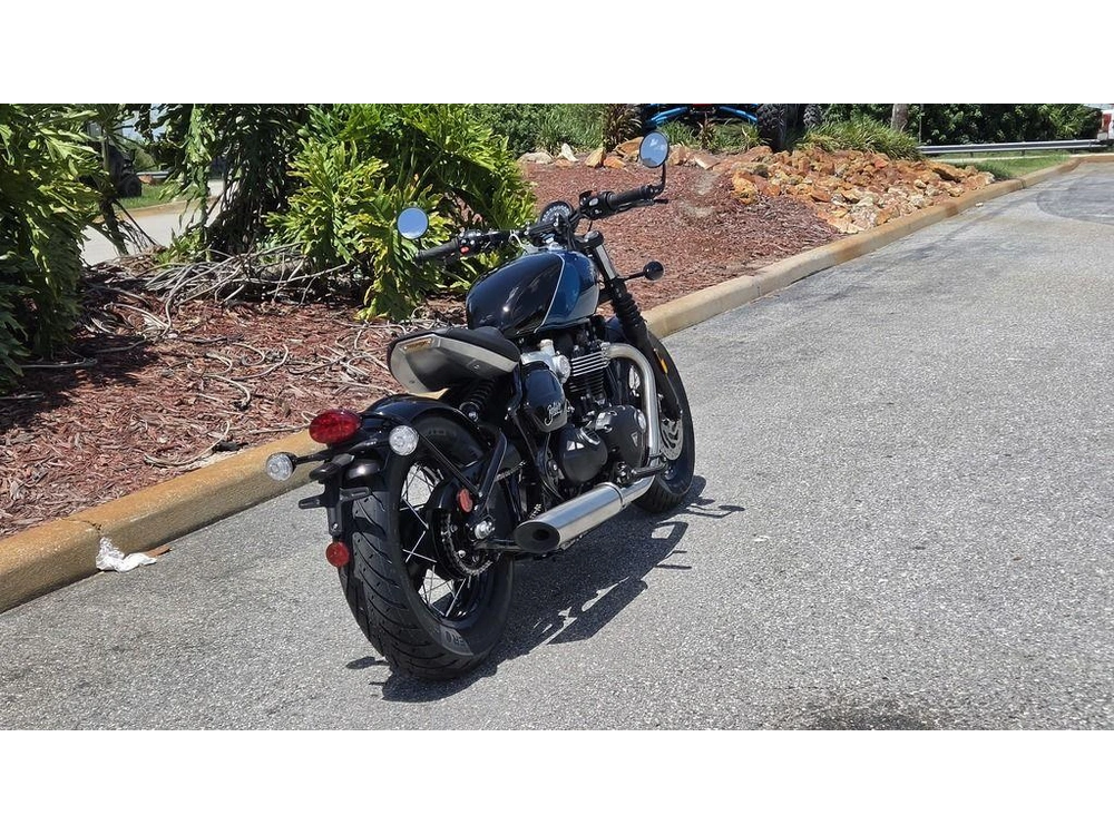 2026 Triumph Bonneville Bobber Interstellar Blue