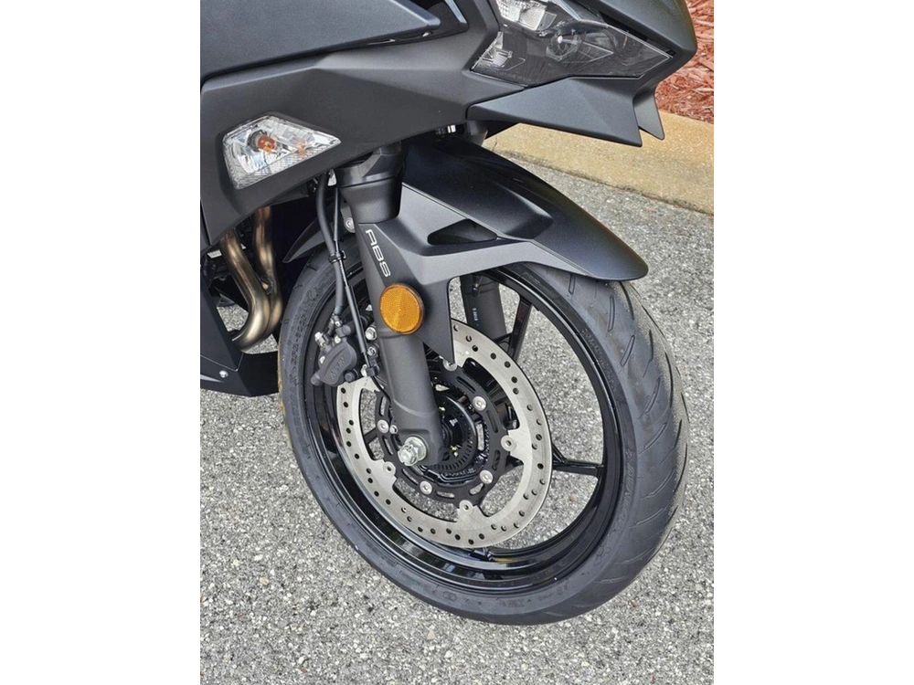 2026 Kawasaki Ninja® 500 Metallic Flat Spark Black