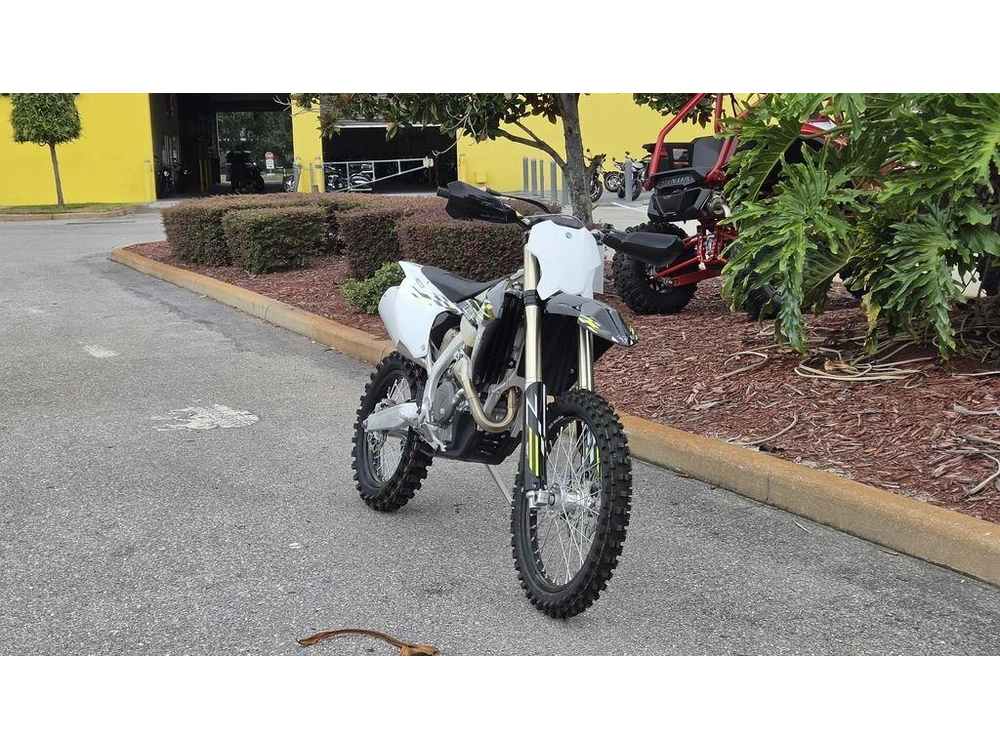 2026 Triumph Tf 450-c Jet Black/ Pure White