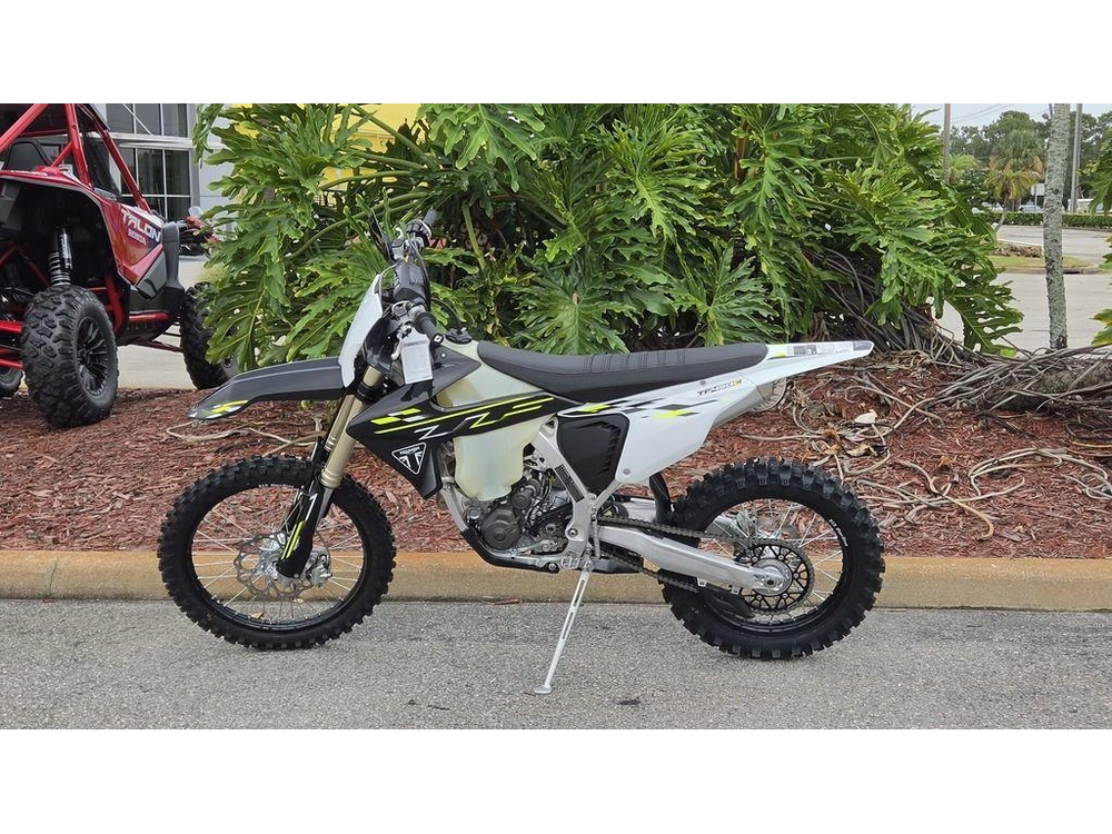 2026 Triumph Tf 450-c Jet Black/ Pure White