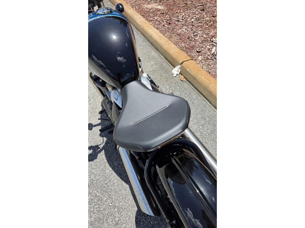 2026 Triumph Bonneville Bobber Interstellar Blue