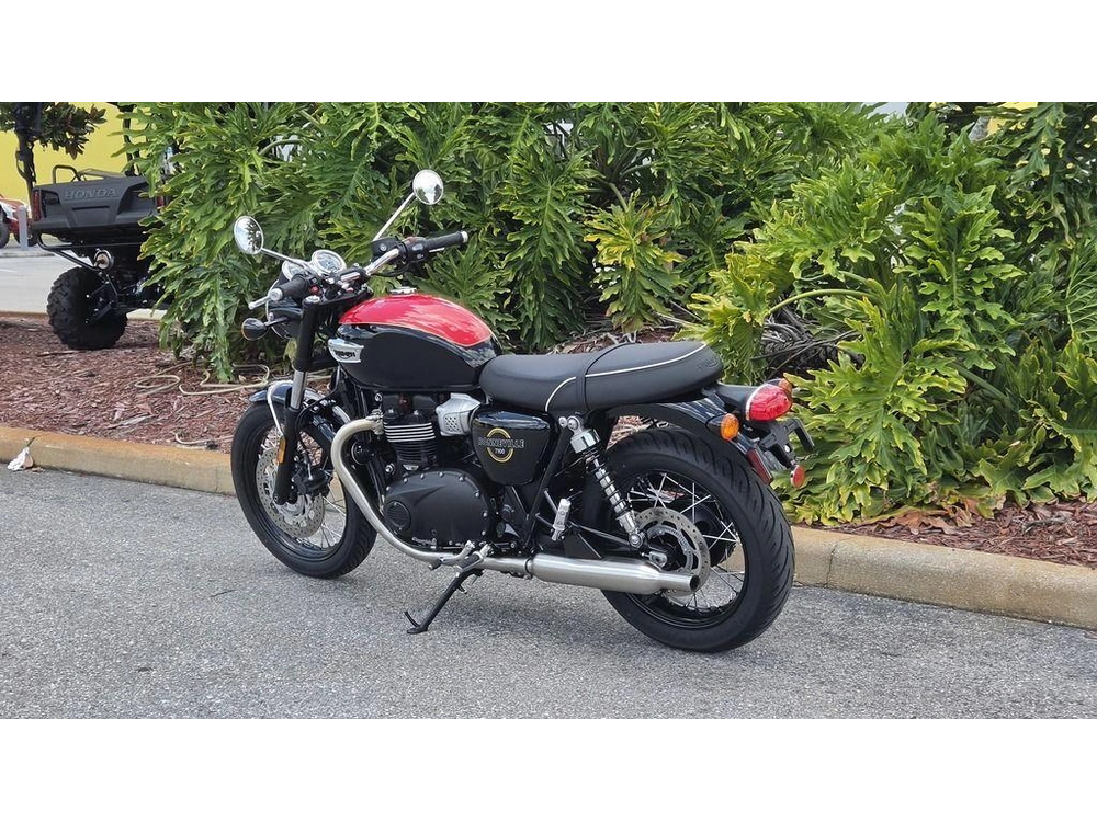 2026 Triumph Bonneville T100 Jet Black