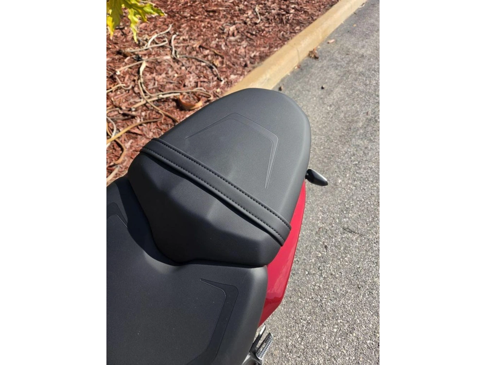 2026 Triumph Trident 800 Carnival Red