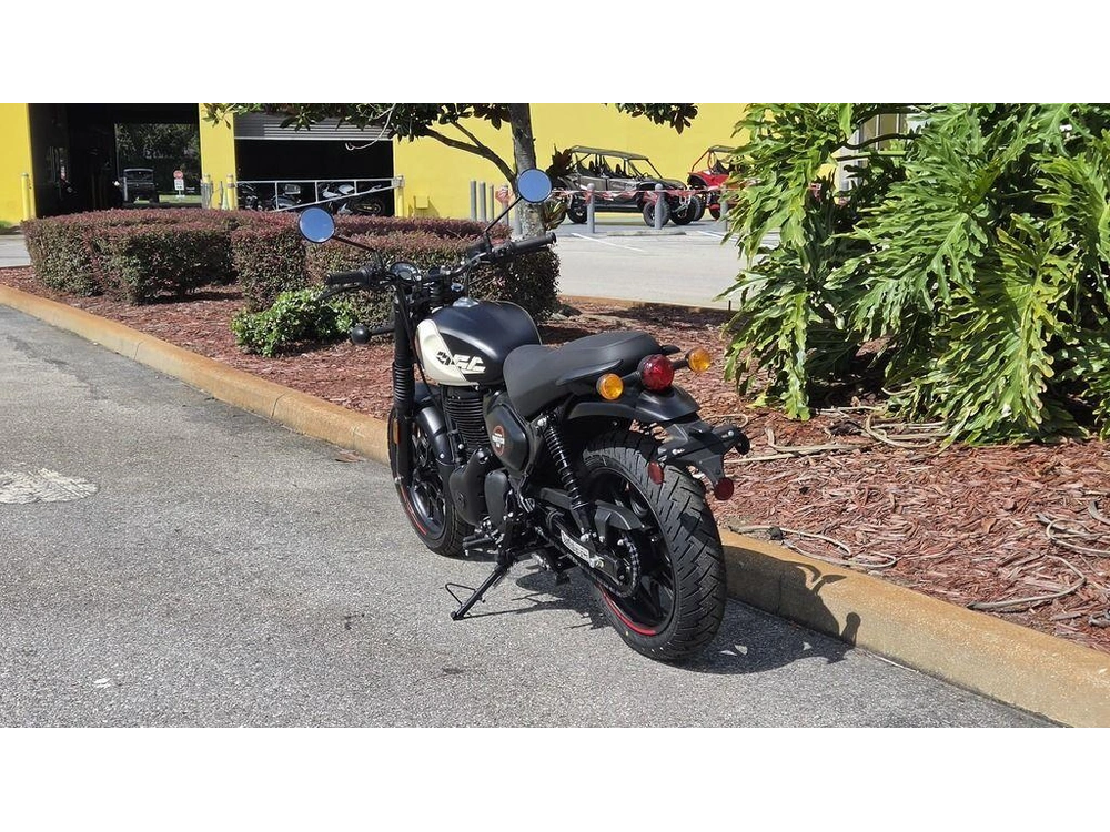 2027 Royal Enfield Hunter 350 Tokyo Black