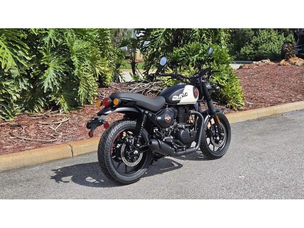 2027 Royal Enfield Hunter 350 Tokyo Black
