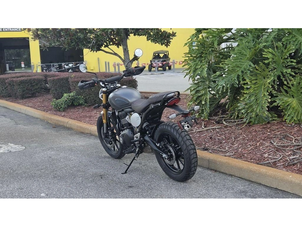 2027 Triumph Scrambler 400 X Matte Pewtergrey/matte Khaki Green
