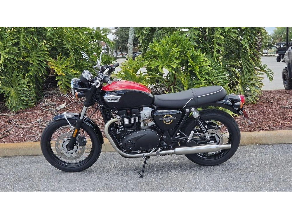 2026 Triumph Bonneville T100 Jet Black
