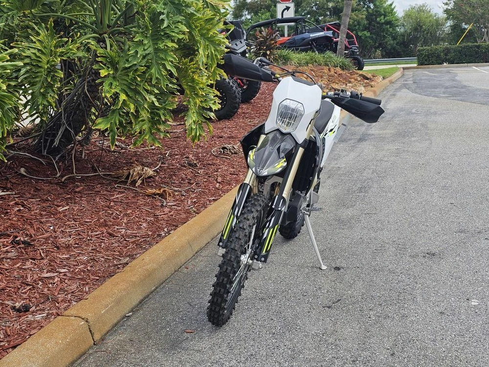 2026 Triumph Tf 250-e Jet Black/pure White