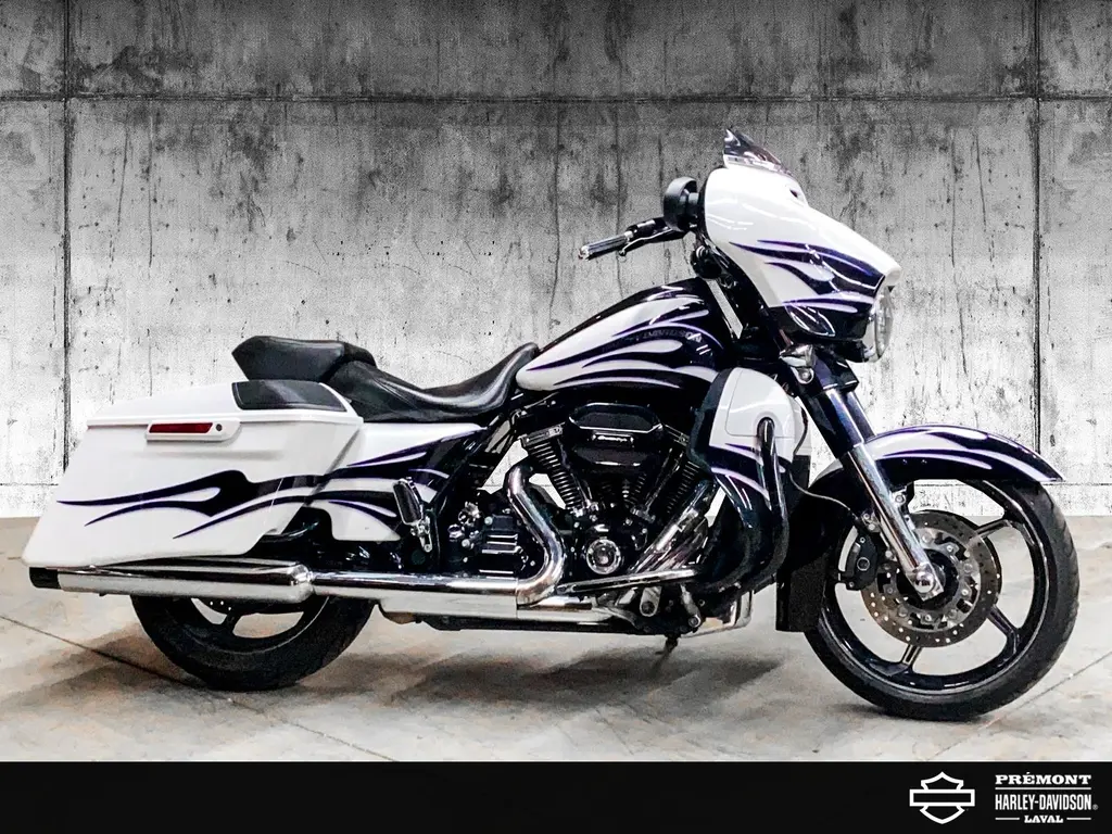Harley-Davidson CVO Street GlideFLHXSE 2016