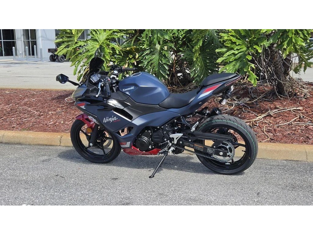 2026 Kawasaki Ninja® 500 Abs Metallic Matte Twilight Blue
