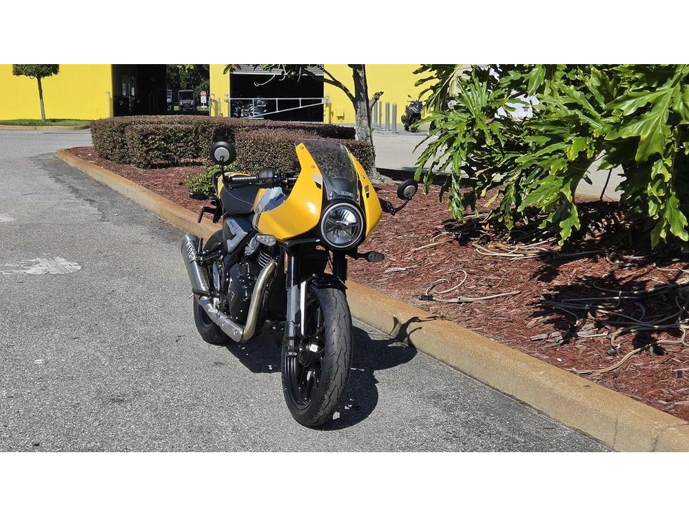 2026 Triumph Thruxton 400 Metallic Racing Yellow / Aluminium Silver