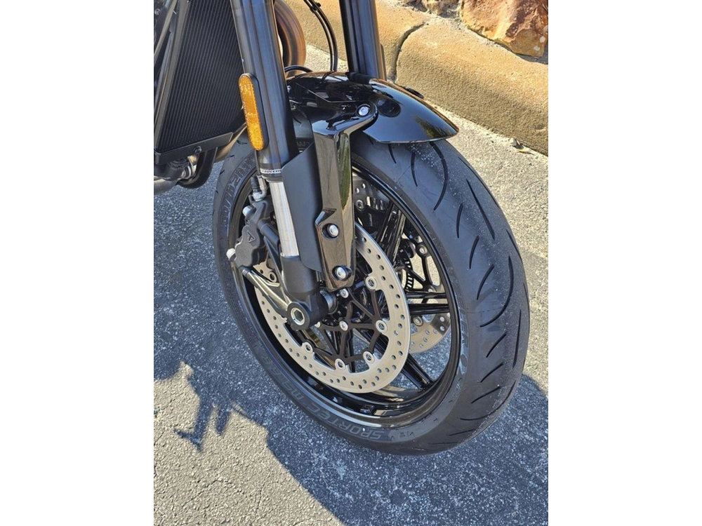 2025 Triumph Speed Twin 1200 Crystal White/sapphire Black