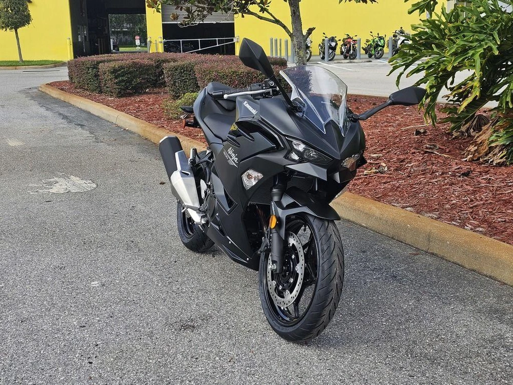2026 Kawasaki Ninja® 500 Metallic Flat Spark Black