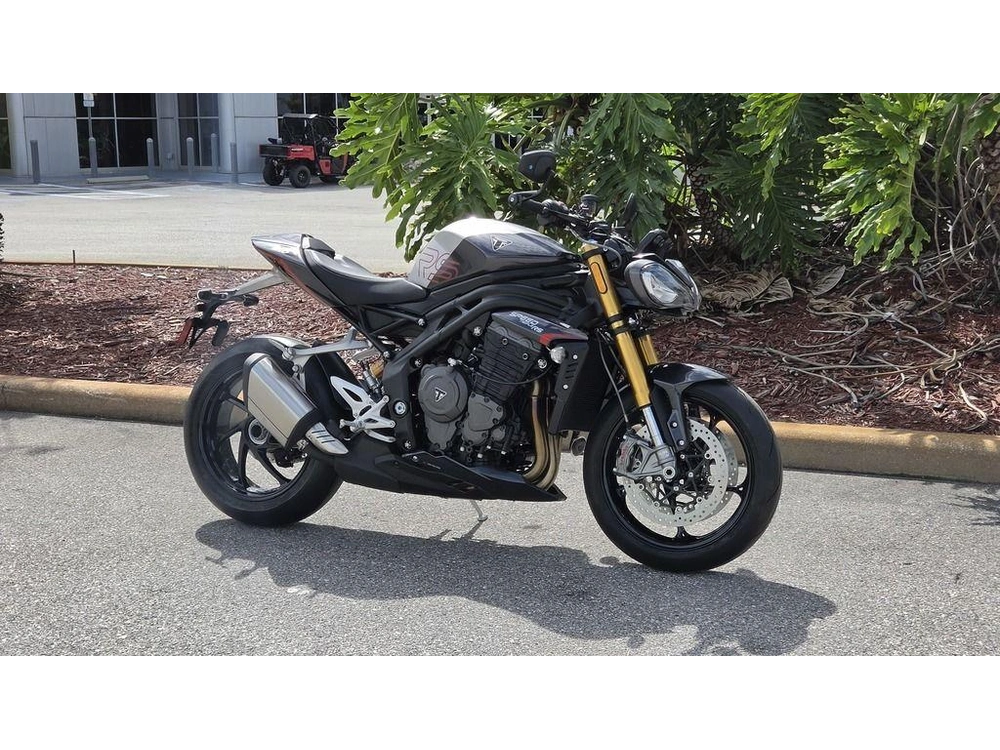 2026 Triumph Speed Triple 1200 Rs Granite/diablo Red