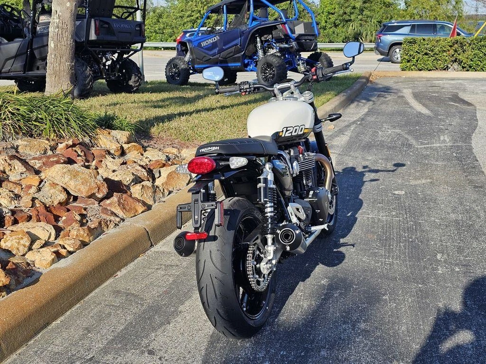 2025 Triumph Speed Twin 1200 Crystal White/sapphire Black