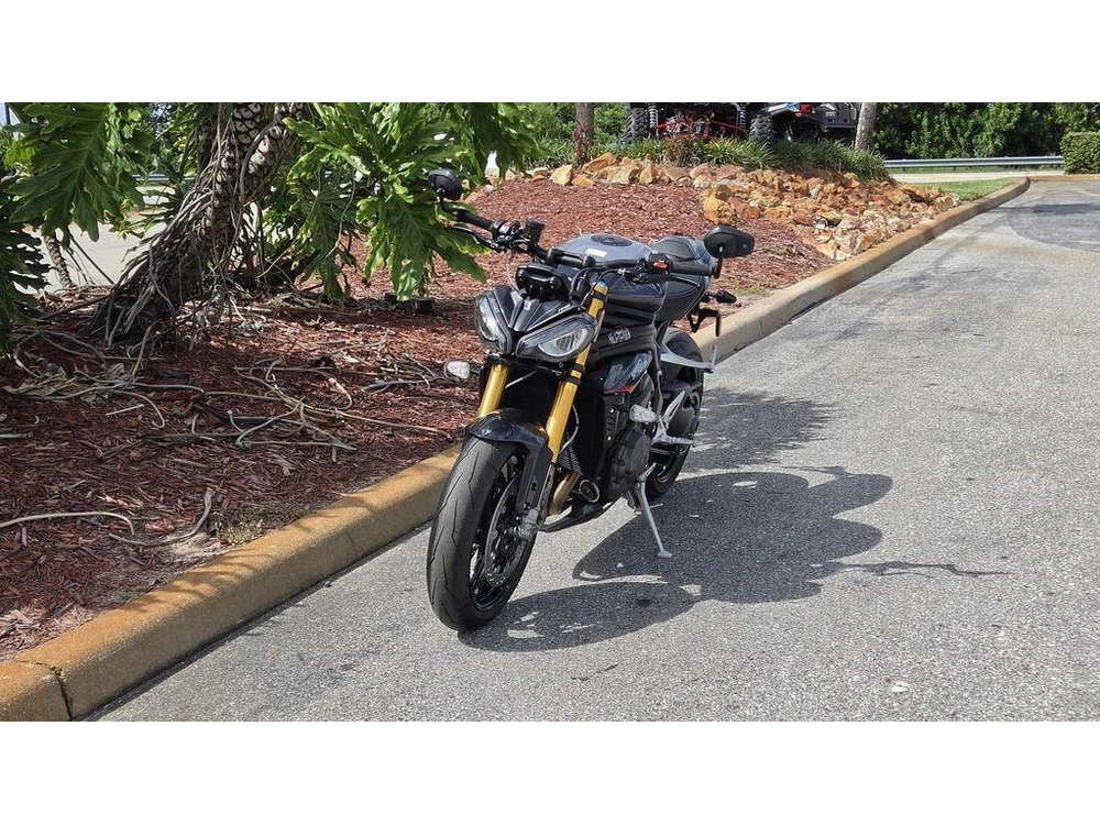 2026 Triumph Speed Triple 1200 Rs Granite/diablo Red