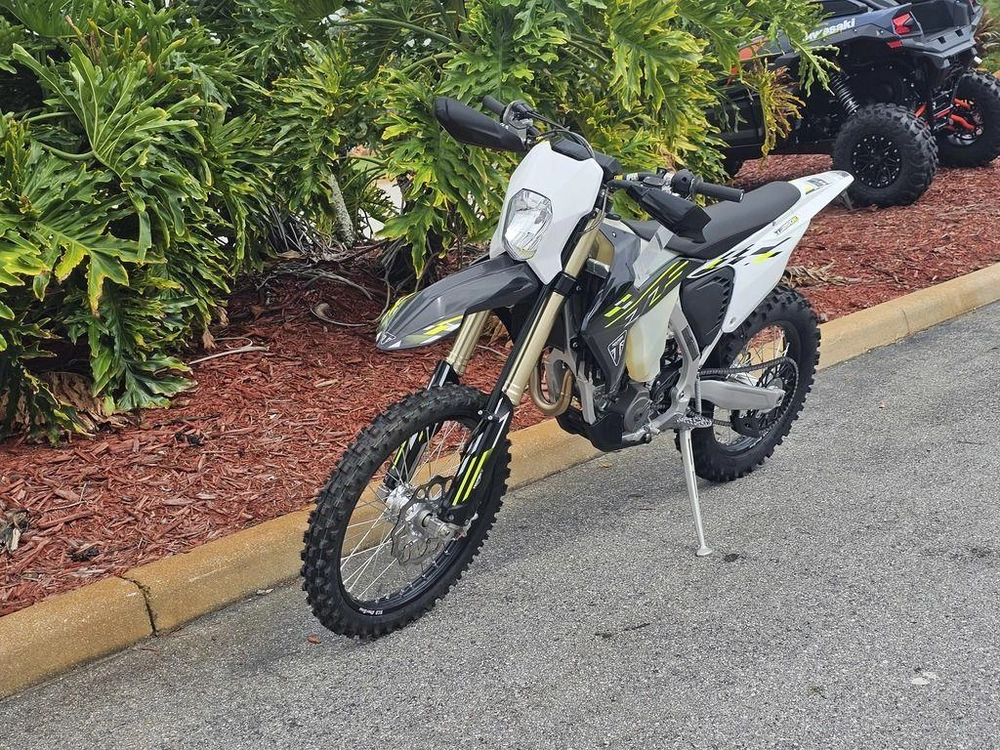2026 Triumph Tf 250-e Jet Black/pure White