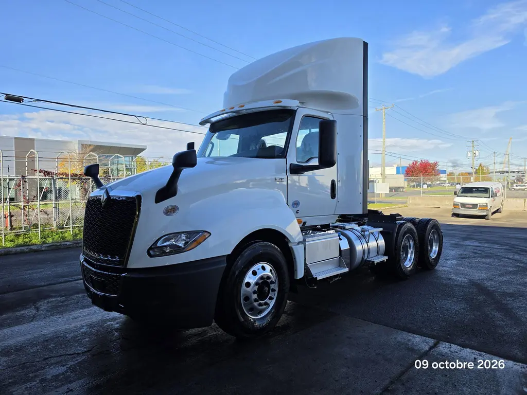 International 2027TL625