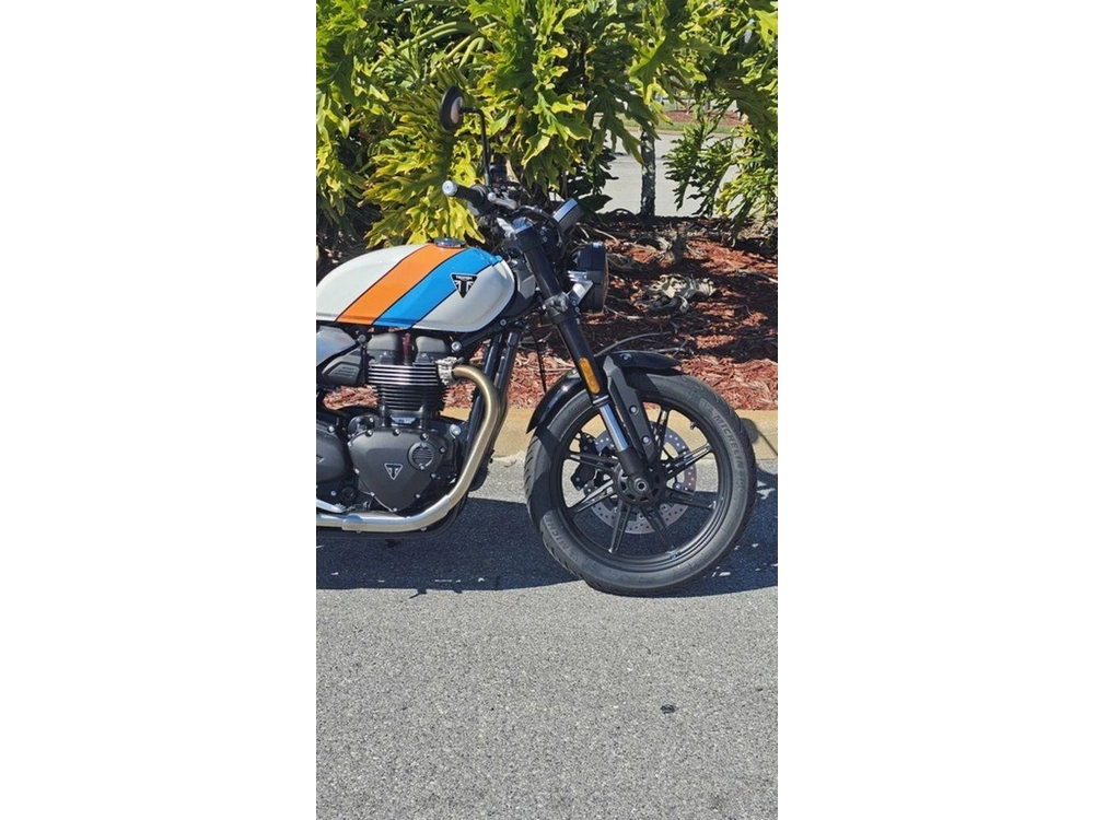 2026 Triumph Speed Twin 900 Pure White/maui Blue/tangerine Orange