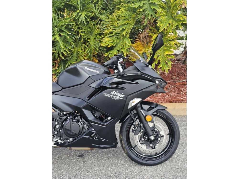 2026 Kawasaki Ninja® 500 Metallic Flat Spark Black