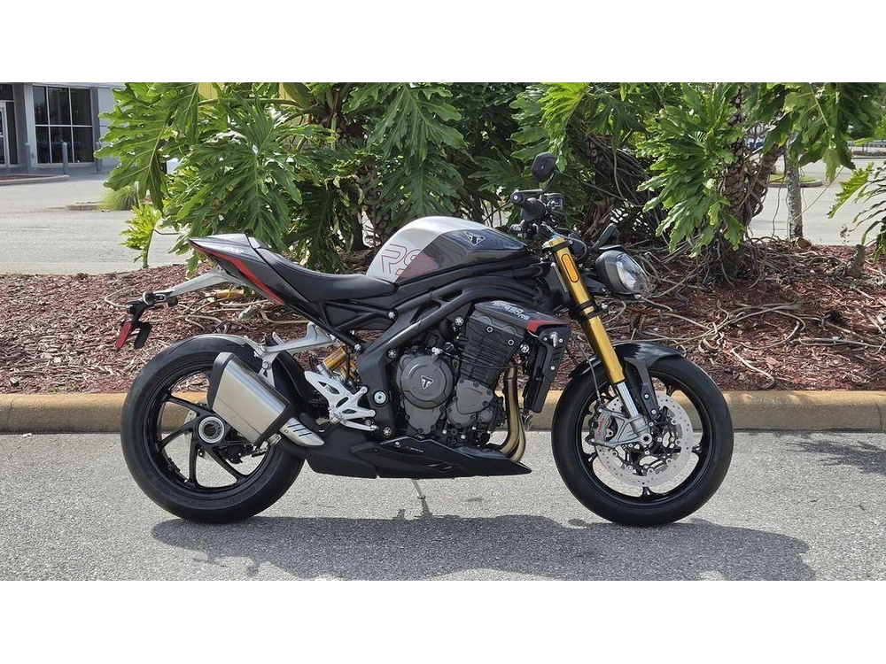 2026 Triumph Speed Triple 1200 Rs Granite/diablo Red