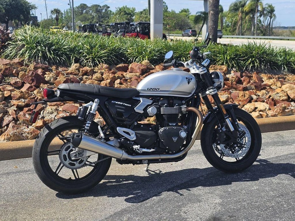 2025 Triumph Speed Twin 1200 Aluminum Silver