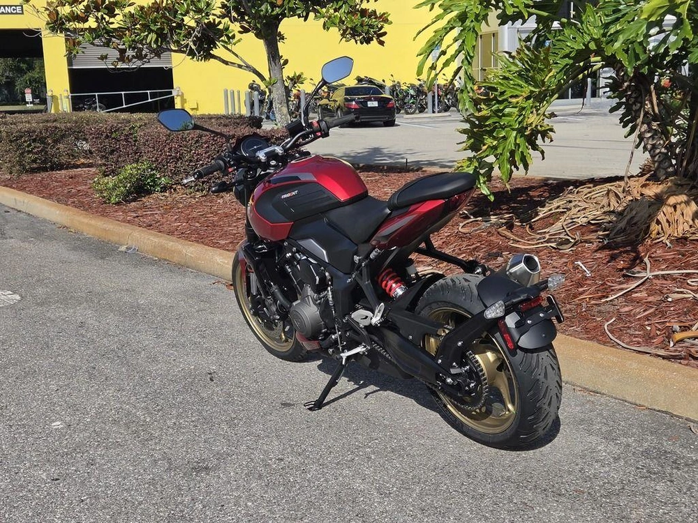 2026 Triumph Trident 800 Carnival Red
