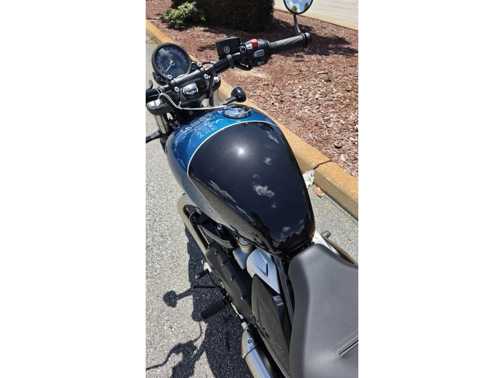 2026 Triumph Bonneville Bobber Interstellar Blue