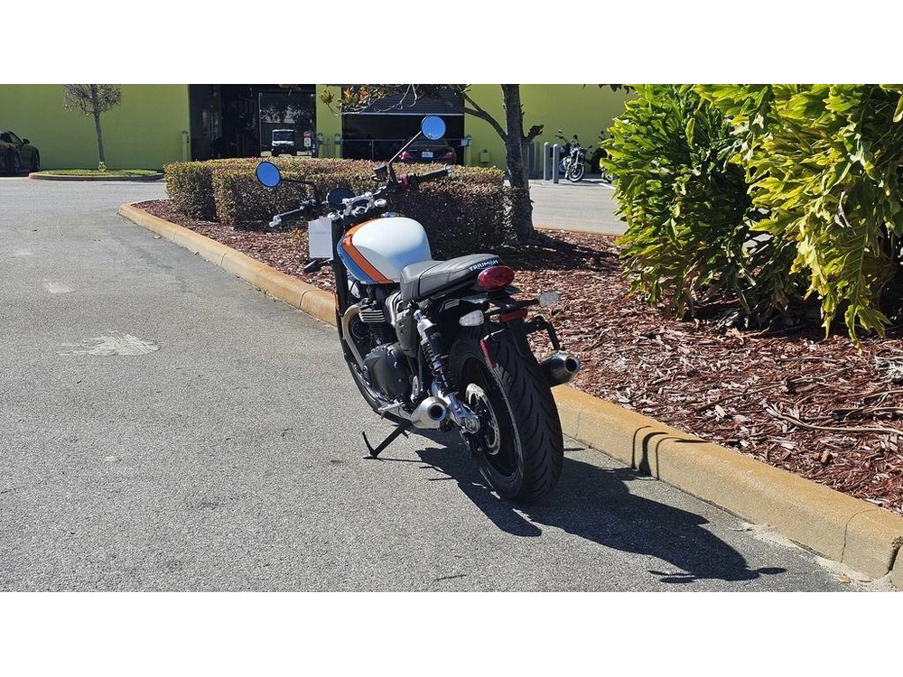 2026 Triumph Speed Twin 900 Pure White/maui Blue/tangerine Orange