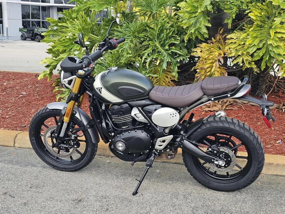 2026 Triumph Scrambler 400 X Matte Khaki Green/matte Fusion White