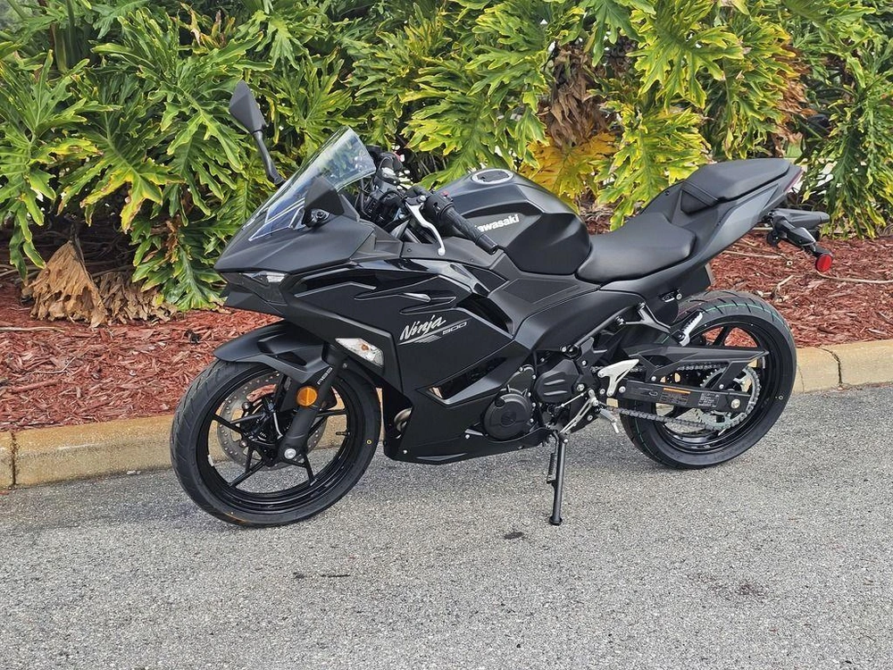 2026 Kawasaki Ninja® 500 Metallic Flat Spark Black