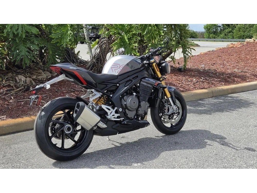 2026 Triumph Speed Triple 1200 Rs Granite/diablo Red