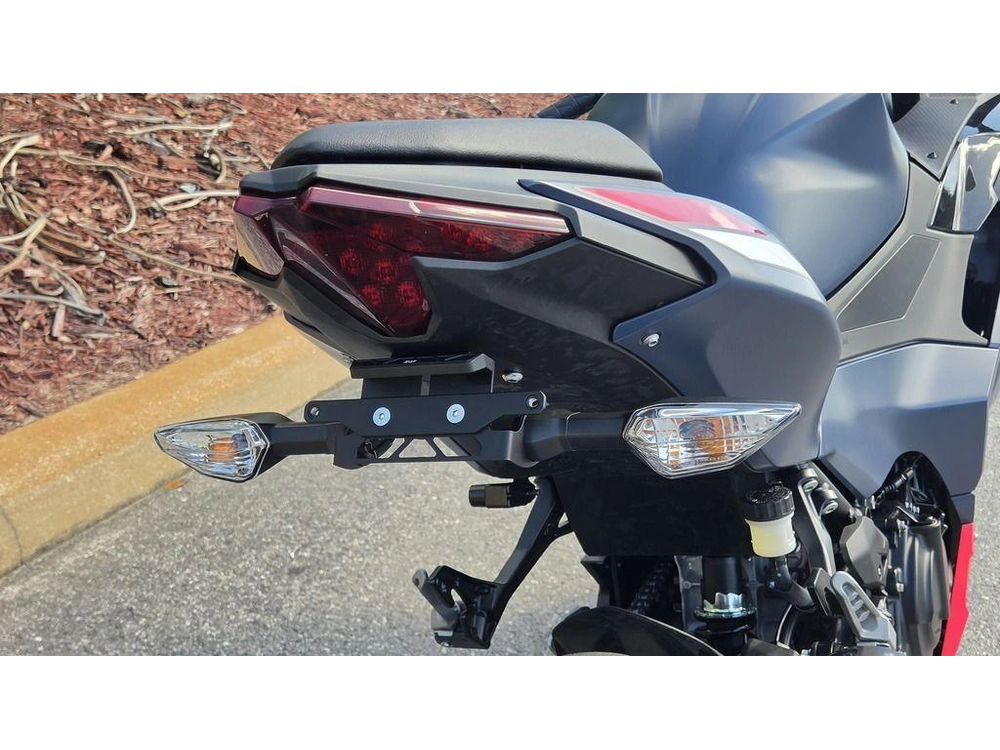 2026 Kawasaki Ninja® 500 Abs Metallic Matte Twilight Blue