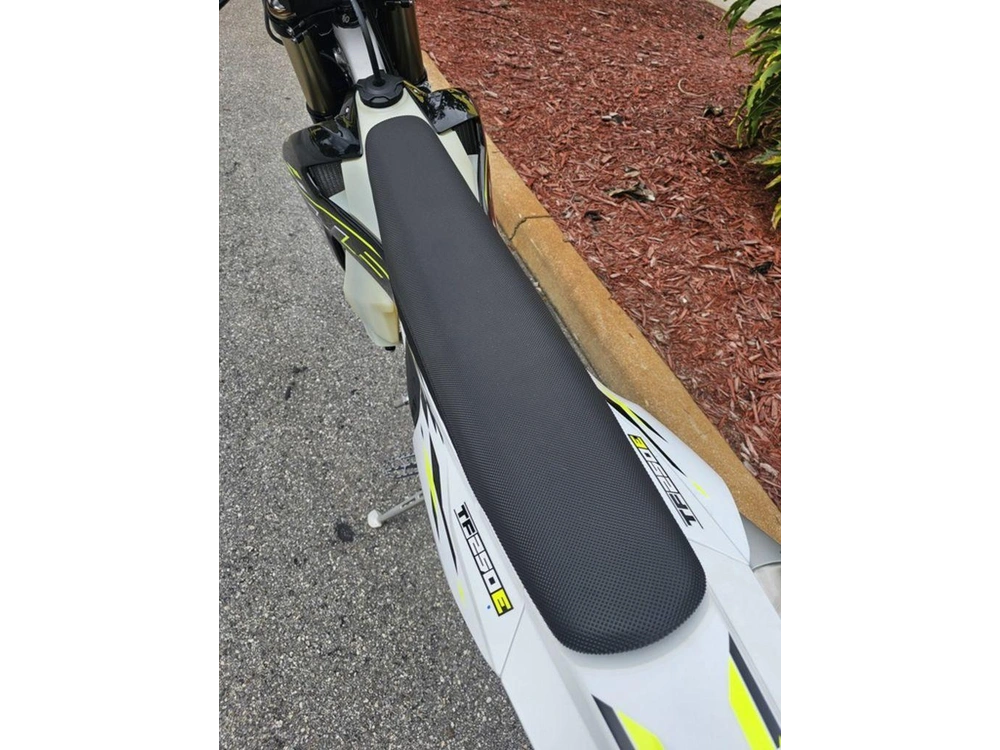 2026 Triumph Tf 250-e Jet Black/pure White